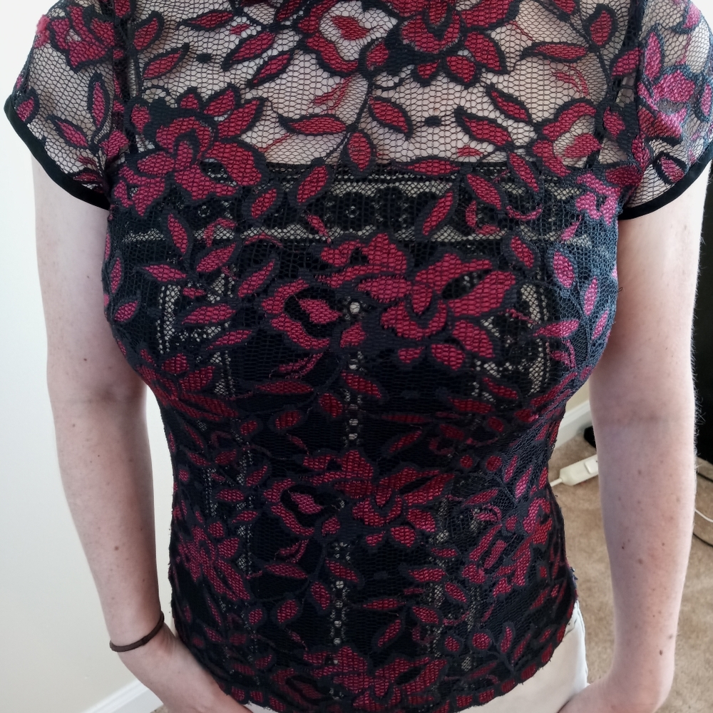Pink flower lace top. - Picture 2 of 4